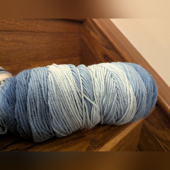 Verigated Yarn Bundle Acylic Gradient Blue Red Heart & White/Blue, Purples 420 G - Picture 4 of 10